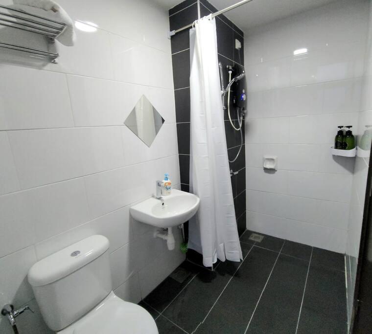 Ipoh City Centre Majestic Homestay Pool View 3 Mins Walking To Famous Food Places & 15Mins To Old Town Ipoh By Happy Homestay Exterior foto