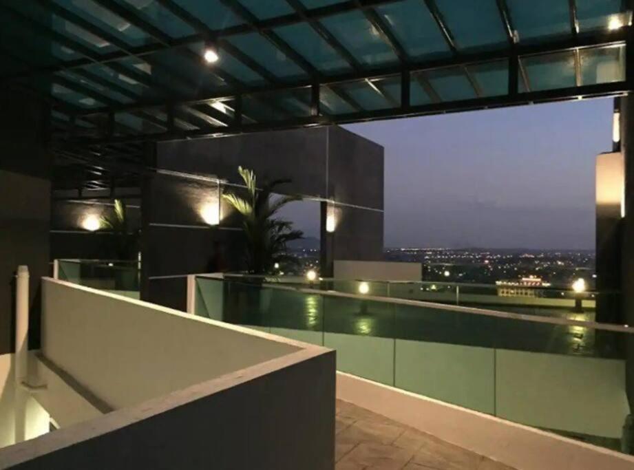 Ipoh City Centre Majestic Homestay Pool View 3 Mins Walking To Famous Food Places & 15Mins To Old Town Ipoh By Happy Homestay Exterior foto